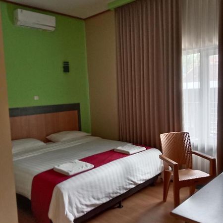 The New Orlinds Guest House Wonosari Экстерьер фото