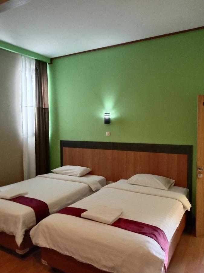 The New Orlinds Guest House Wonosari Экстерьер фото