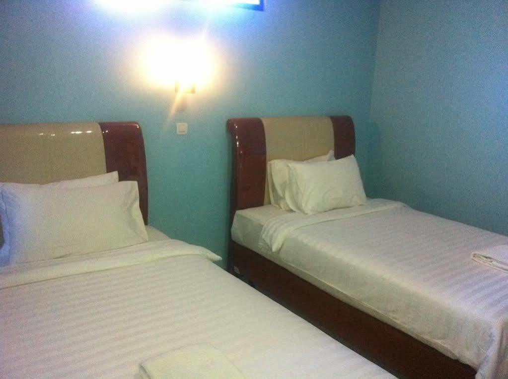 The New Orlinds Guest House Wonosari Экстерьер фото